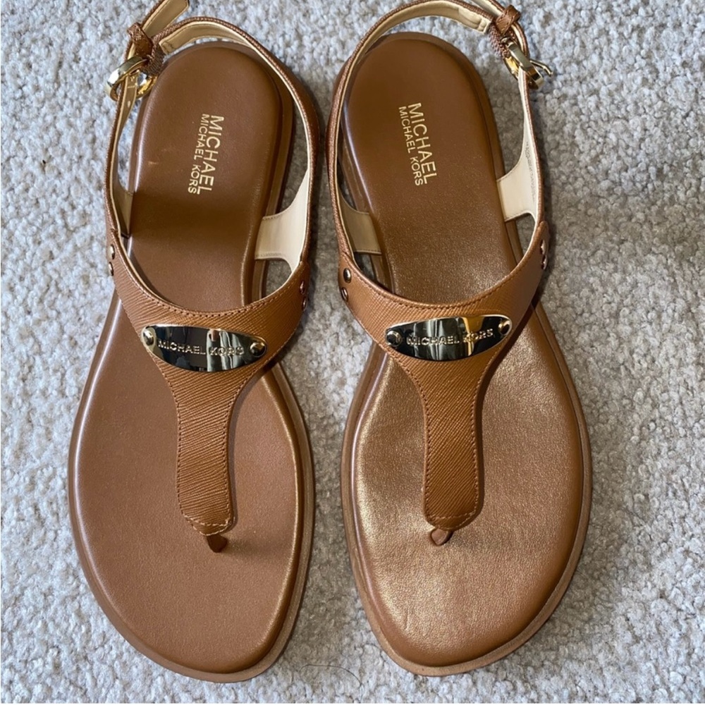 SOLD !! Michael Kors Women's MK Plate Thong Sandals 8M Brown Great condition